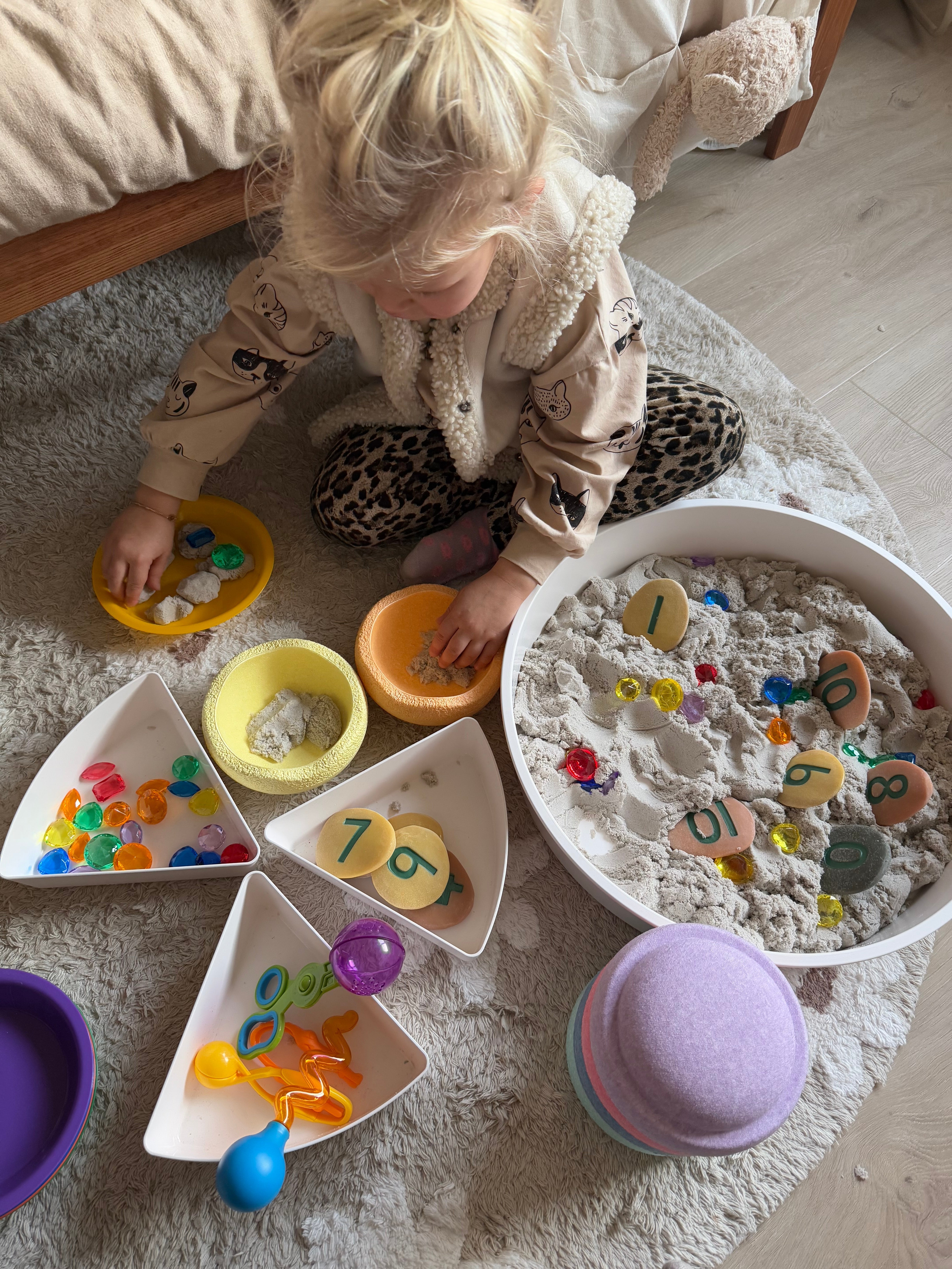 Zintuiglijk Spelen in de Winter: 15 Binnen-activiteiten (+ wat je gratis buiten vindt!)