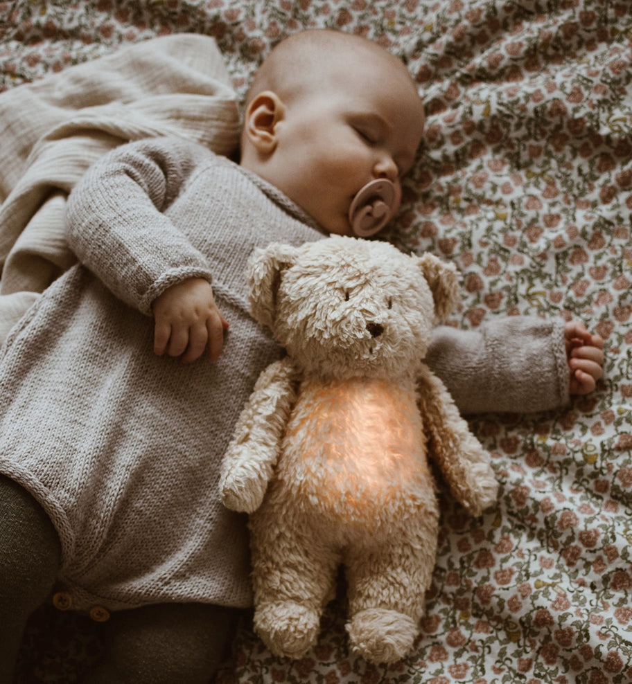 Wanneer slaapt een baby door en hoe leer je hem zelf in slaap vallen? Tips van De Gele Flamingo