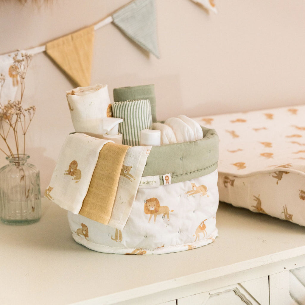 Little Dutch Monddoekjes Set Mousseline Safari Leo, in een kinderkamer bij de bijpassende accessoires