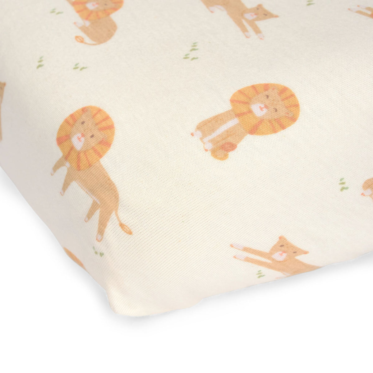 Little Dutch Hoeslaken Safari Leo, vooraanzicht van het hoeslaken met leeuwenprint