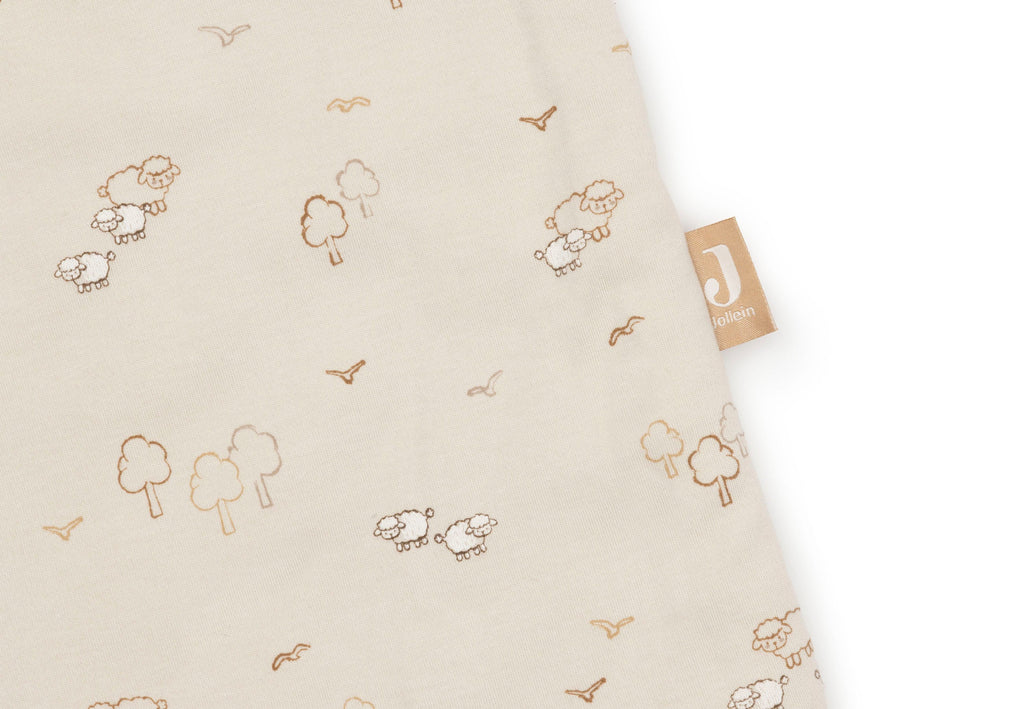 Jollein babyslaapzak Woolly met polyester vulling, detail van de stof en de afwerking, De Gele Flamingo