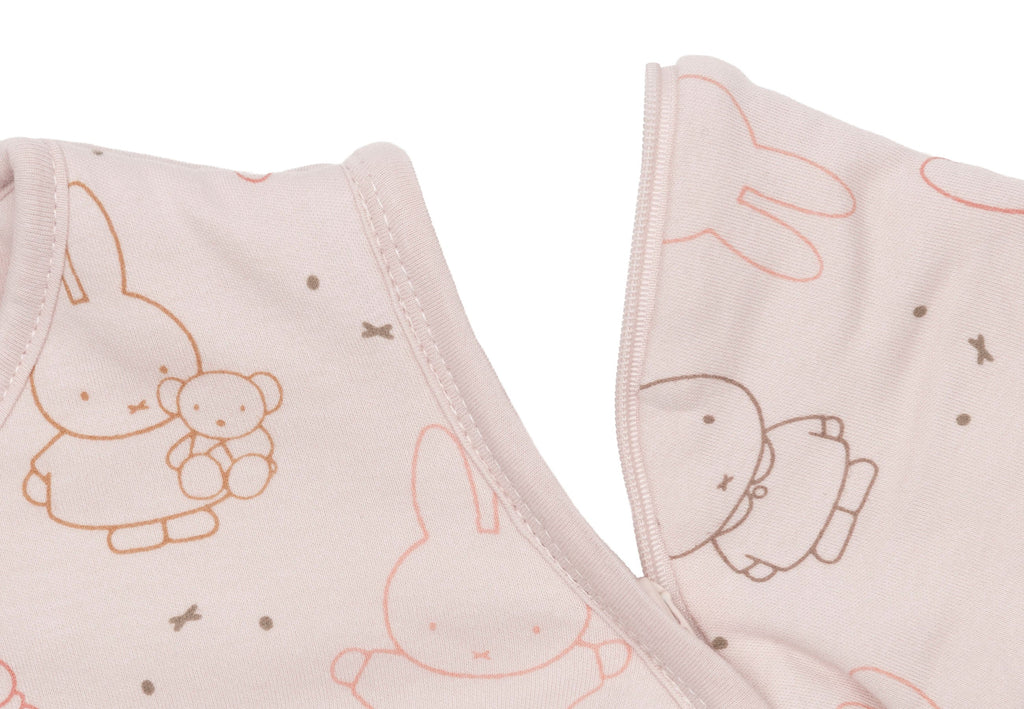 Close-up van de veilige rits van de Jollein Miffy Moments slaapzak Silk Rose, babyslaapzak bij De Gele Flamingo