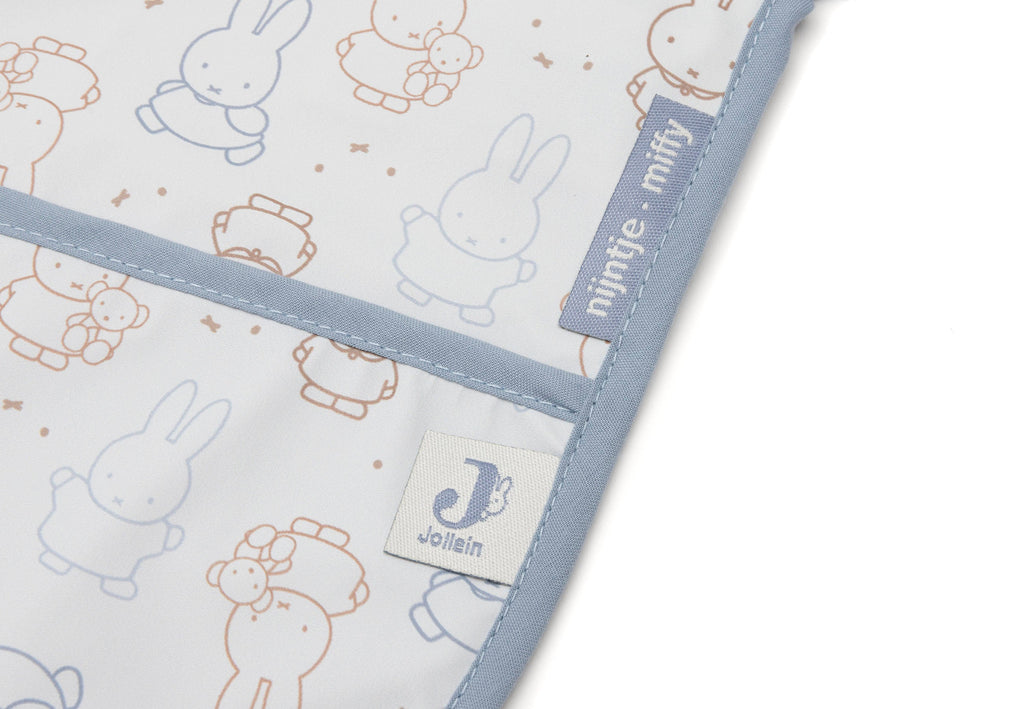Jollein Slab Waterproof met Mouw Miffy Moments | Cloud Blue