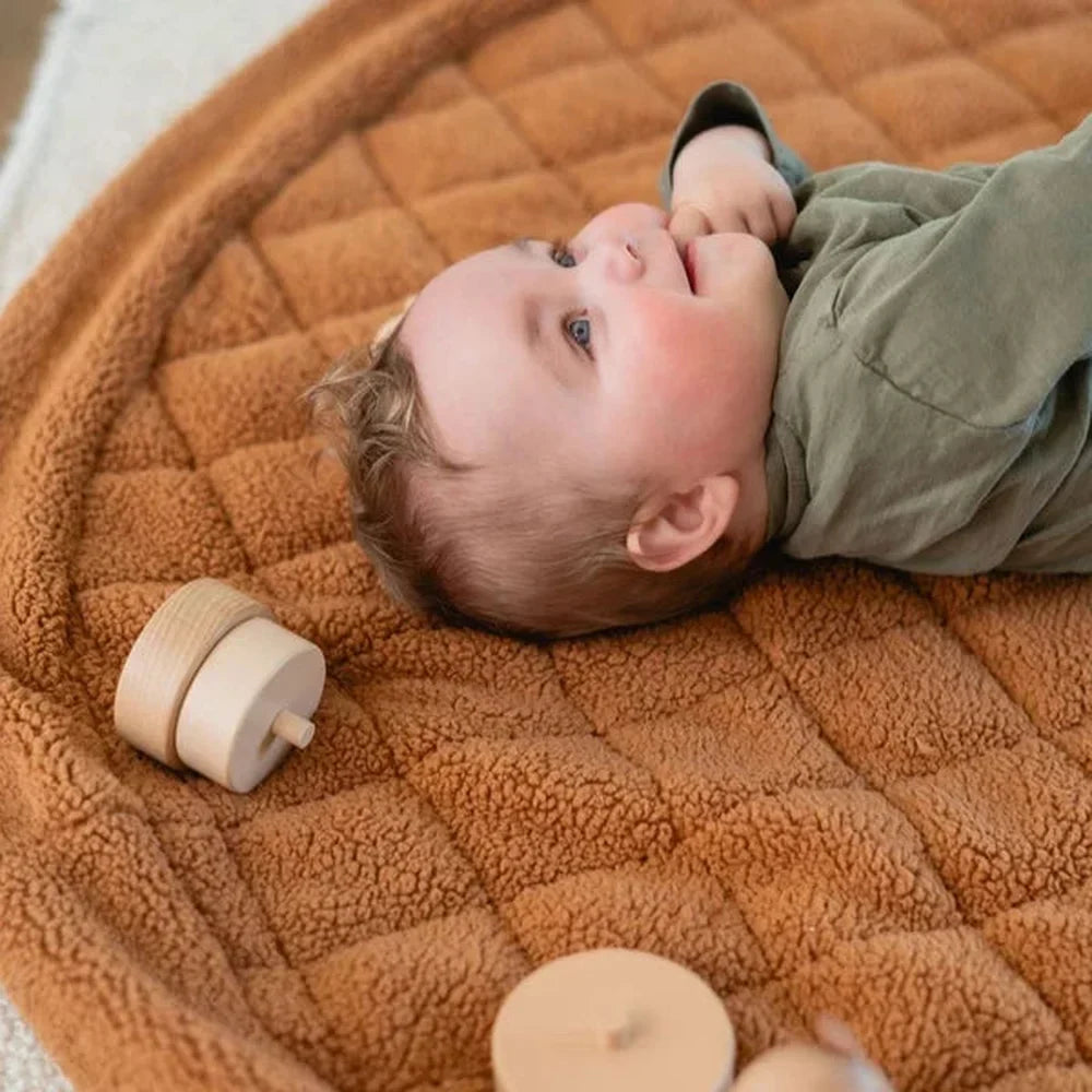 Play&Go 3-in-1 speelkleed Soft Teddy in Brown, opengevouwen op de vloer