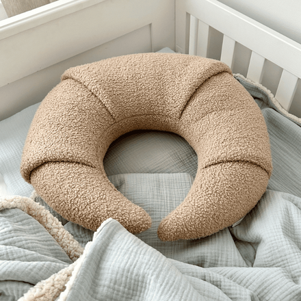 Cotton & Sweets Borstvoedingskussen | Boho Boucle Chocolate Croissant