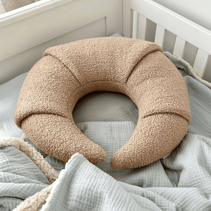 Cotton & Sweets Borstvoedingskussen | Boho Boucle Chocolate Croissant