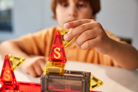 Cleverclixx Mini Tiles Sinterklaas met bedrukte tegels van Sinterklaas, zijn paard en een cadeautje, De Gele Flamingo