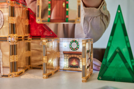 Speeltegeltjes met sneeuwman en cadeautje uit de Cleverclixx Christmas Village kalender, De Gele Flamingo