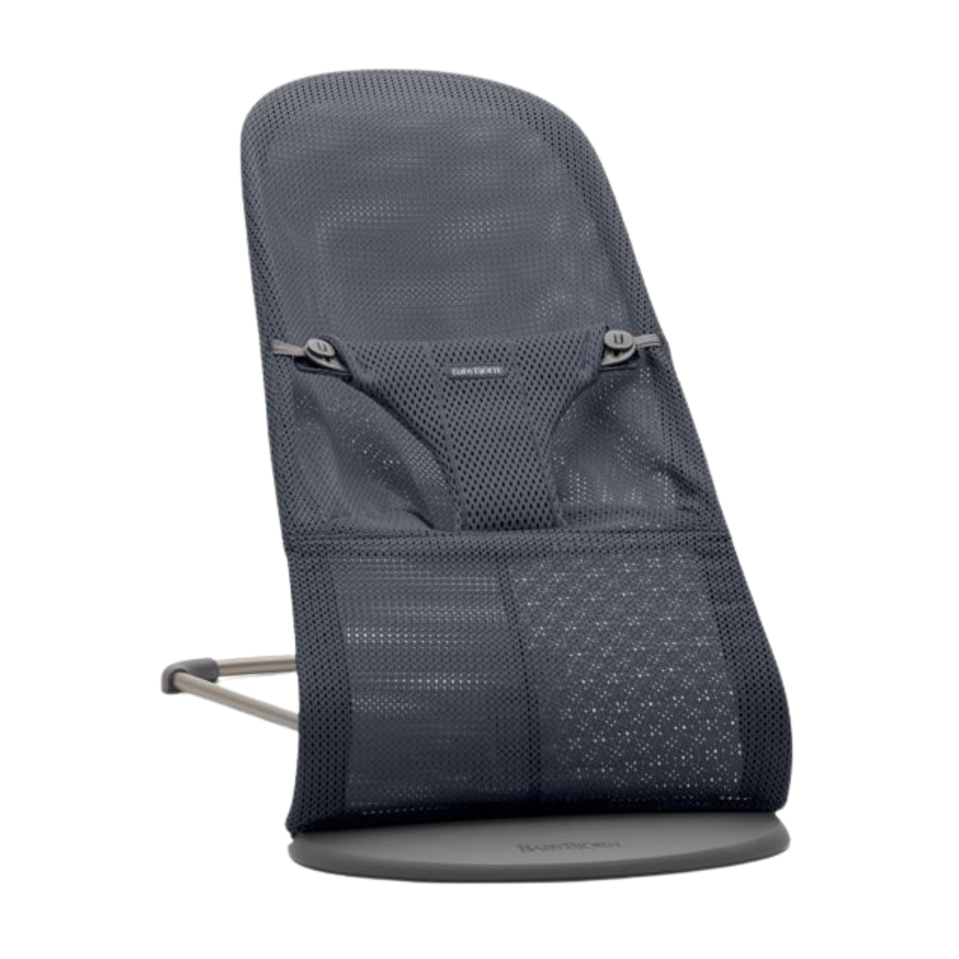 Babybjörn Wipstoeltje Soft Mesh Baby Bouncer Donkergrijs ACTIE SET + GRATIS Speelboog