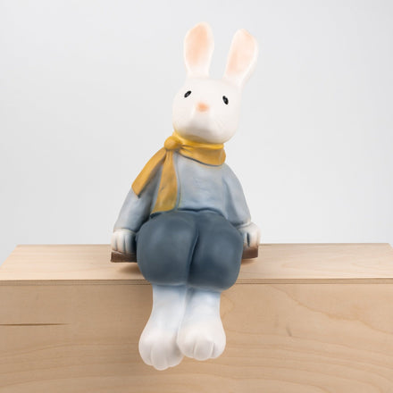 Egmont Toys nachtlamp konijn Lenny blauw op een kast