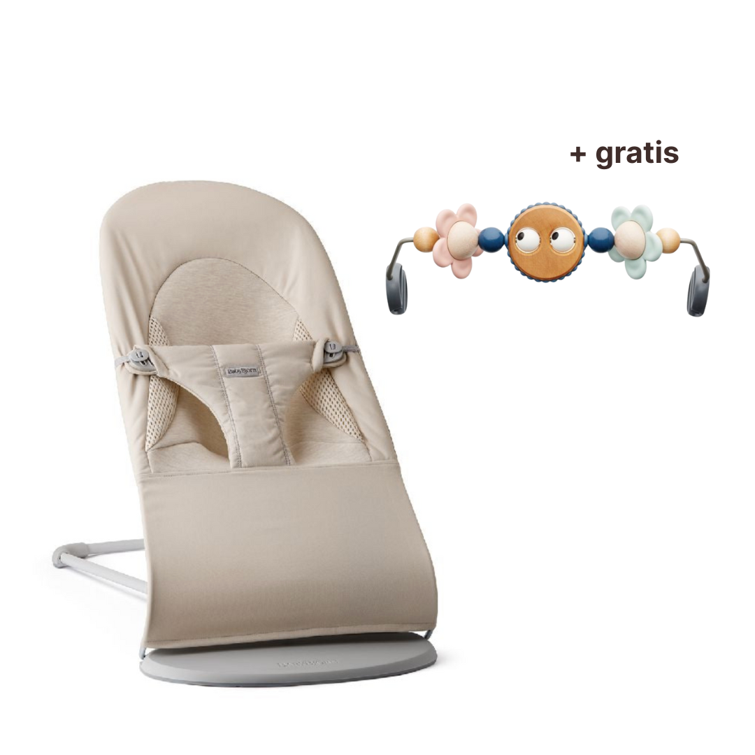 Babybjörn Wipstoeltje Balance Soft Mesh | Lichtbeige ACTIE SET + GRATIS Speelboog