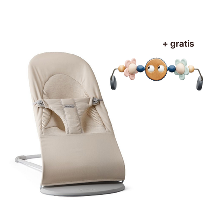 * Babybjörn Wipstoeltje Balance Soft Mesh | Lichtbeige ACTIE SET + GRATIS Speelboog