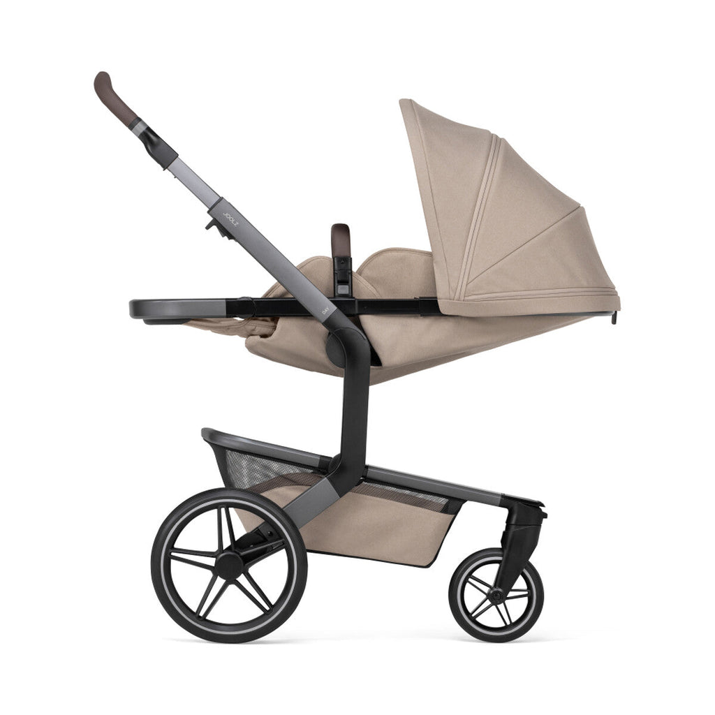 Joolz Kinderwagen Day5 Complete Set Sandy Taupe, schuin vooraanzicht