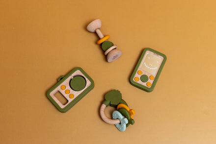 Trixie Houten Siliconen Rammelaar  | Mr. Dino
