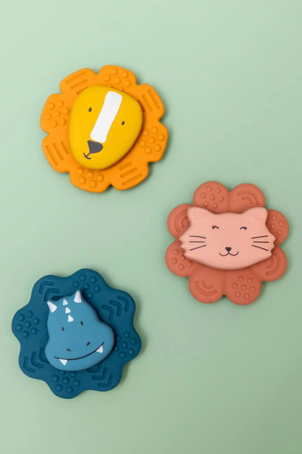 De Gele Flamingo verkoopt de compacte Trixie spinner Mr. Lion, handig voor onderweg en op restaurant.