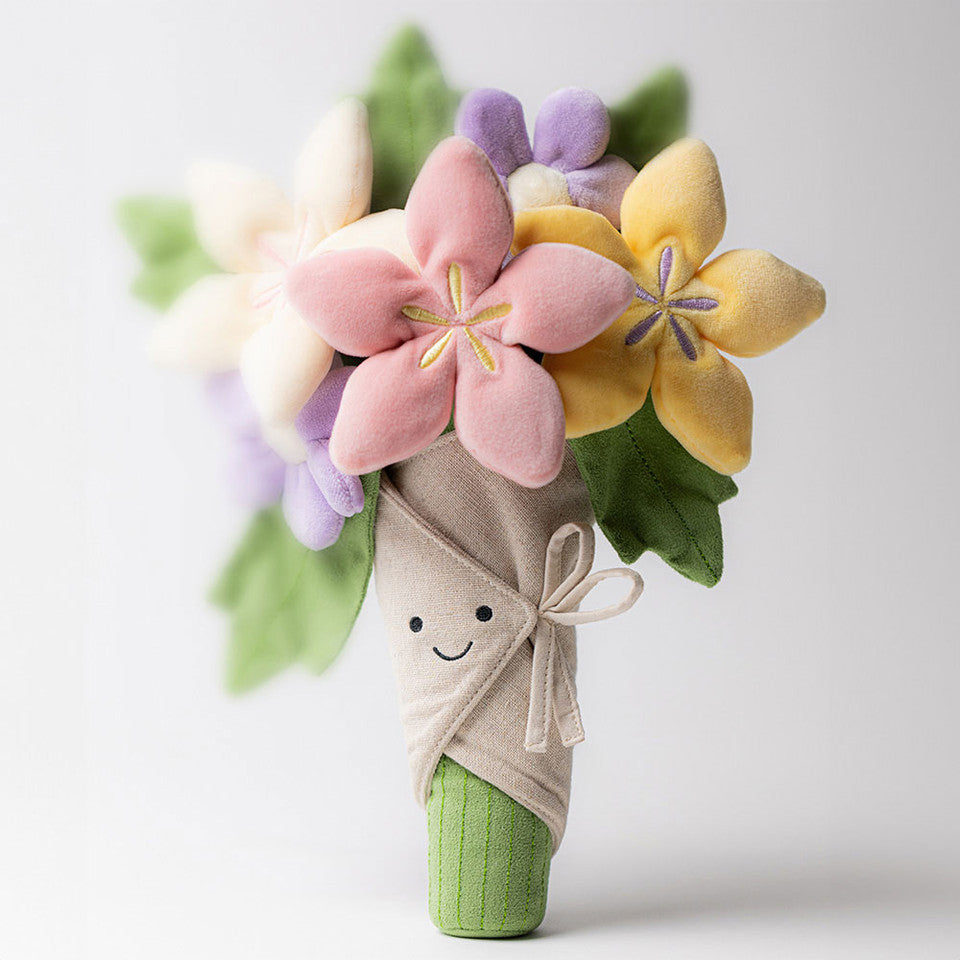 Jellycat Knuffel Amuseables Bouquet of Flowers, een bloemenknuffel van Jellycat, verkrijgbaar bij De Gele Flamingo.