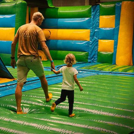 TICKET 🥳 Exclusief kinderfeest De Gele Flamingo @Airworld 2025