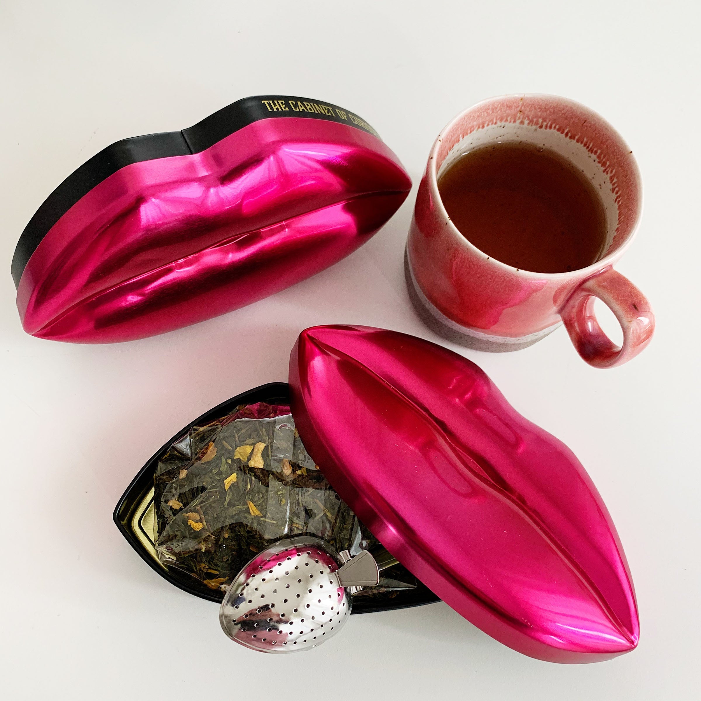 CuriosiTeas Thee Pink Lips Tin Bisous Bisous Cadeaublik | Roze