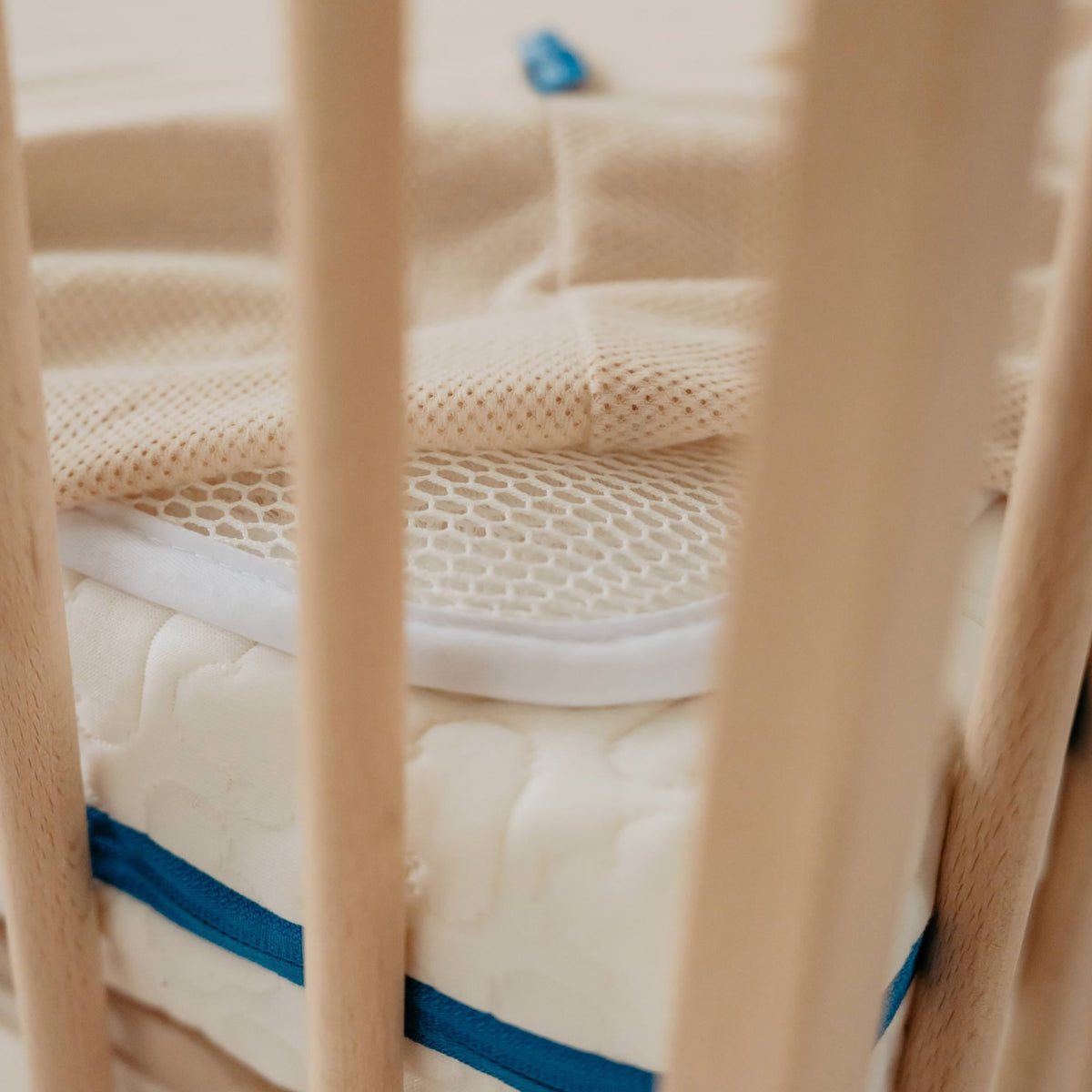 Aerosleep Evolution matrasbeschermer voor wieg en co-sleeper, wit, op witte achtergrond