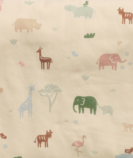 Ergopouch Savannah stofstaal, detail van de safariprint met olifant, giraf en hert