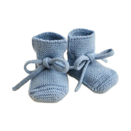 Hvid Booties Light Blue op witte achtergrond