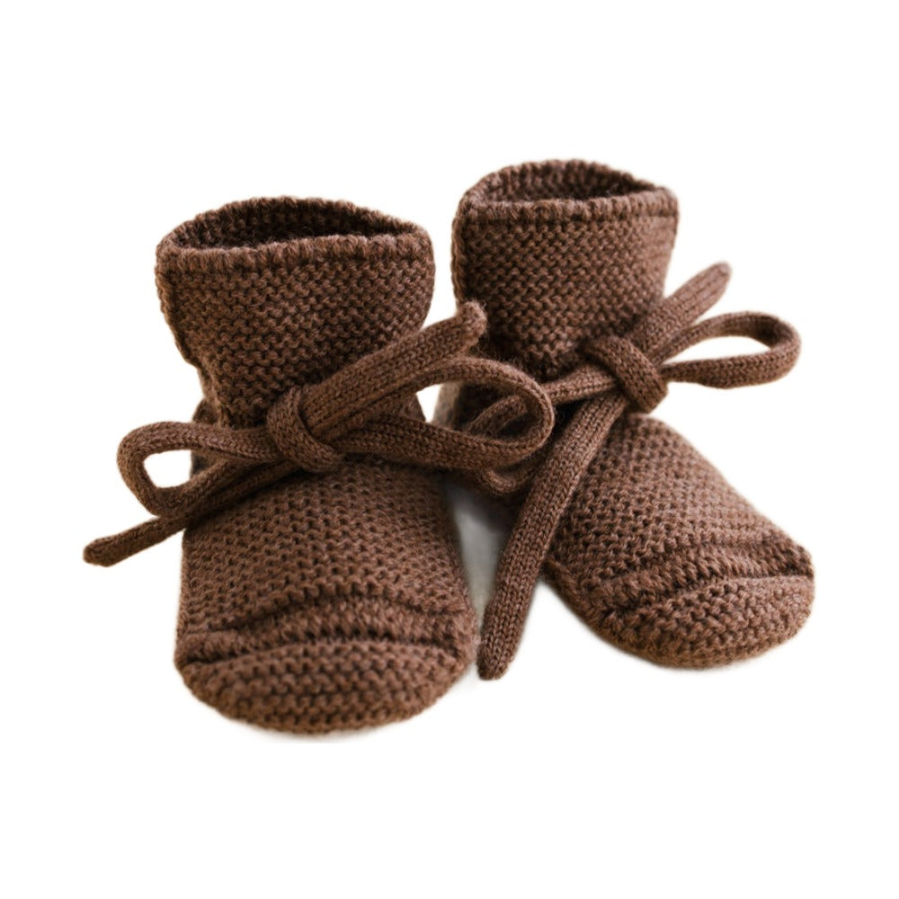 Hvid Booties Mocha op witte achtergrond