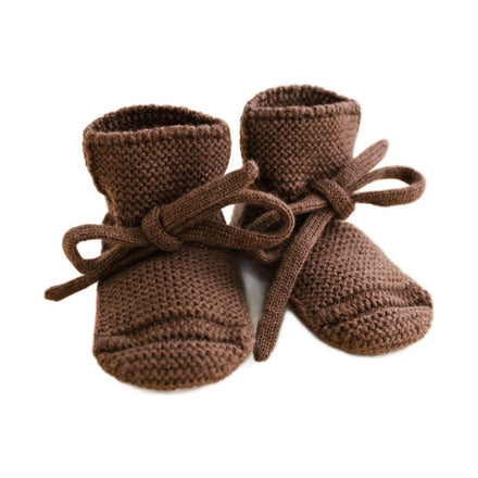 Hvid Booties Mocha op witte achtergrond
