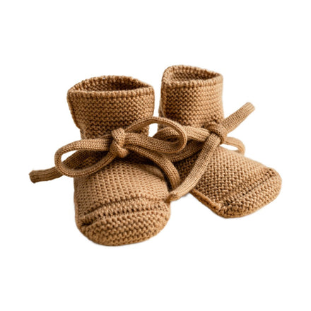 Hvid Booties Ochre op witte achtergrond