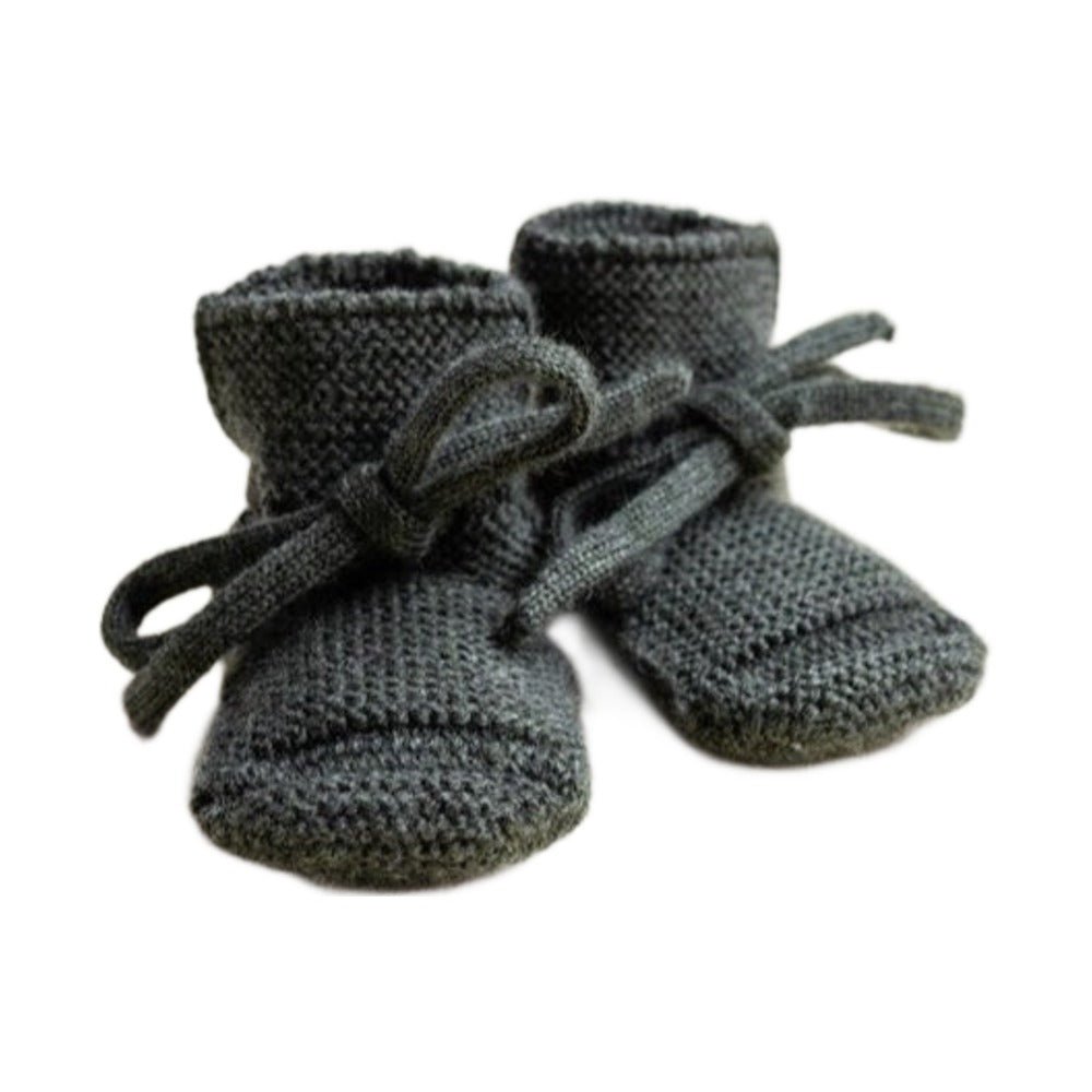 Hvid Booties Pine op witte achtergrond