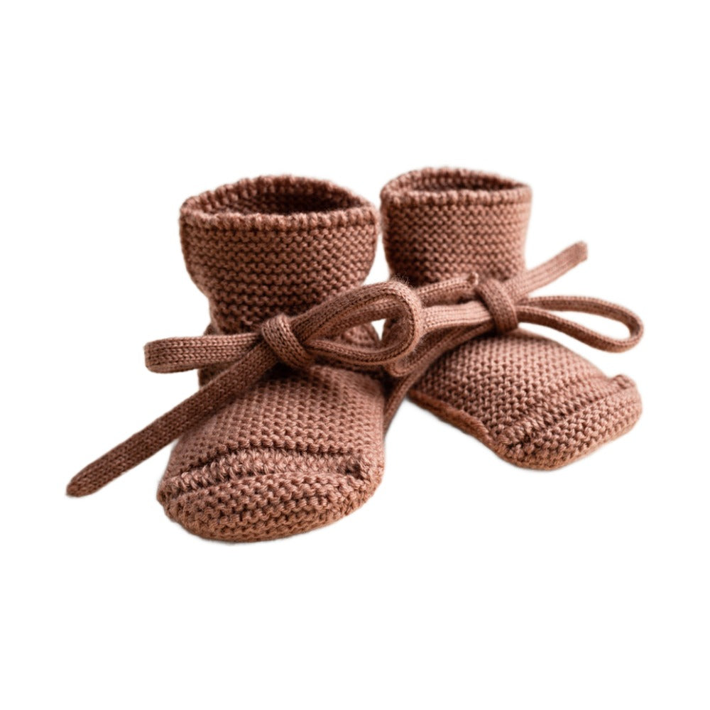Hvid Booties Terracotta op witte achtergrond