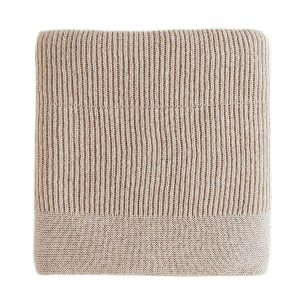 Hvid Deken Gaston Beige op witte achtergrond