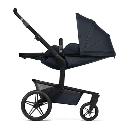 Joolz Kinderwagen Day5 Complete Set Dark Navy Blue, met de reiswieg en de zonnekap open
