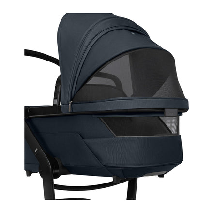 Joolz Kinderwagen Day5 Complete Set Dark Navy Blue, detail van de zonnekap met ventilatievenster