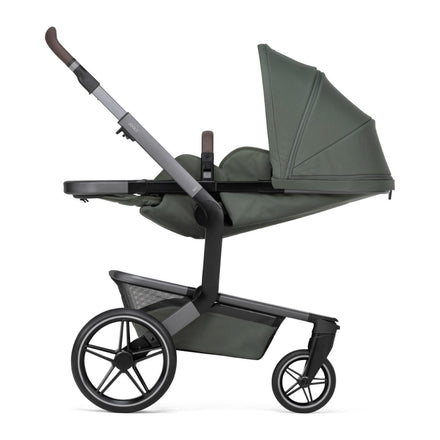 Joolz Kinderwagen Day5 Complete Set Forest Green, met de reiswieg en de zonnekap open