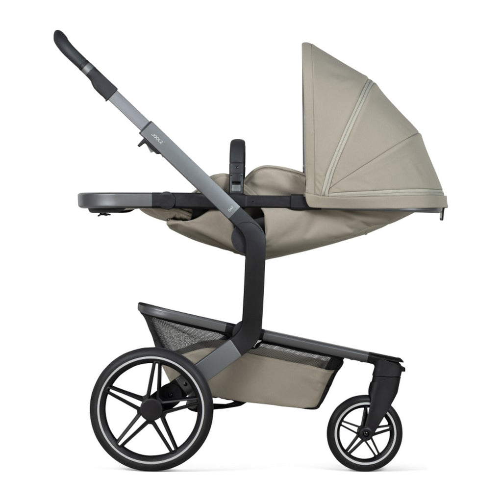 Joolz Kinderwagen Day5 Complete Set Sage Green, met de reiswieg en de zonnekap open