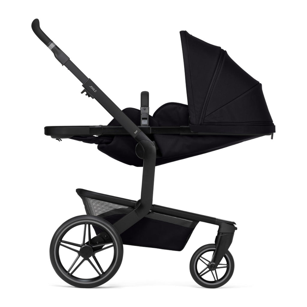 Joolz Kinderwagen Day5 Complete Set Space Black, met de reiswieg en de zonnekap open