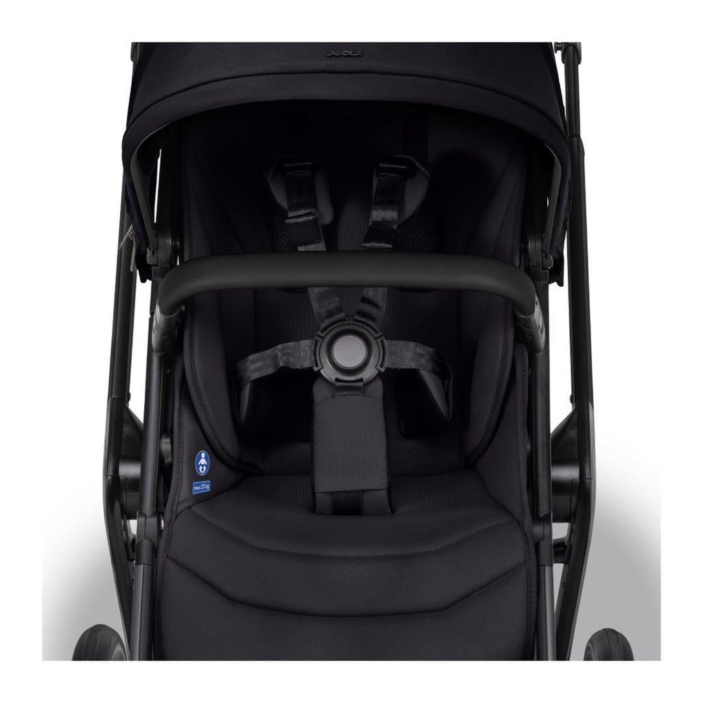 Joolz Kinderwagen Day5 Complete Set Space Black, vooraanzicht van het zitje met gordel