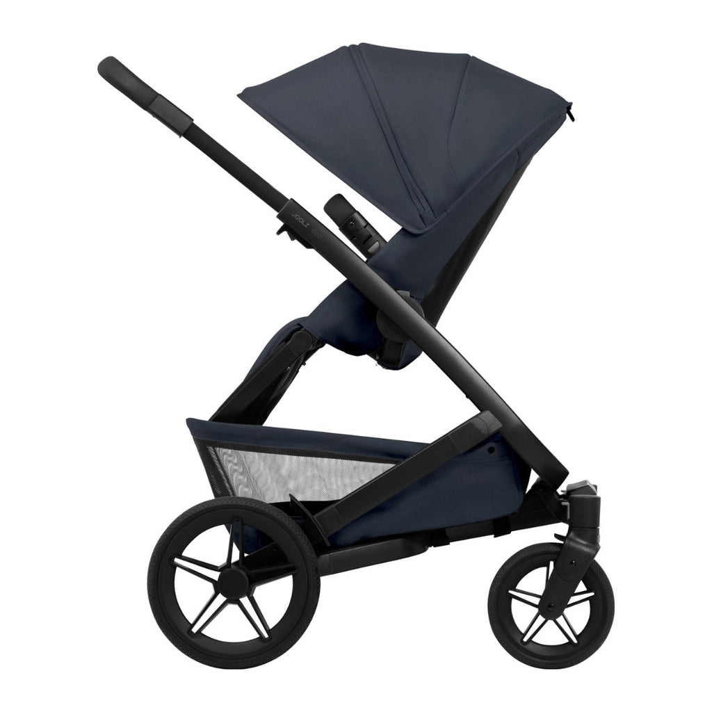 Joolz Kinderwagen Geo5 Complete Set Dark Navy Blue, zitje in zijaanzicht