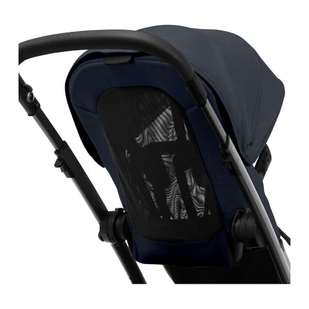 Joolz Kinderwagen Geo5 Complete Set Dark Navy Blue, detail van het ventilatievenster in de zonnekap