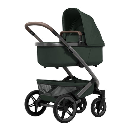 Joolz Kinderwagen Geo5 Complete Set Forest Green, zijaanzicht met de reiswieg