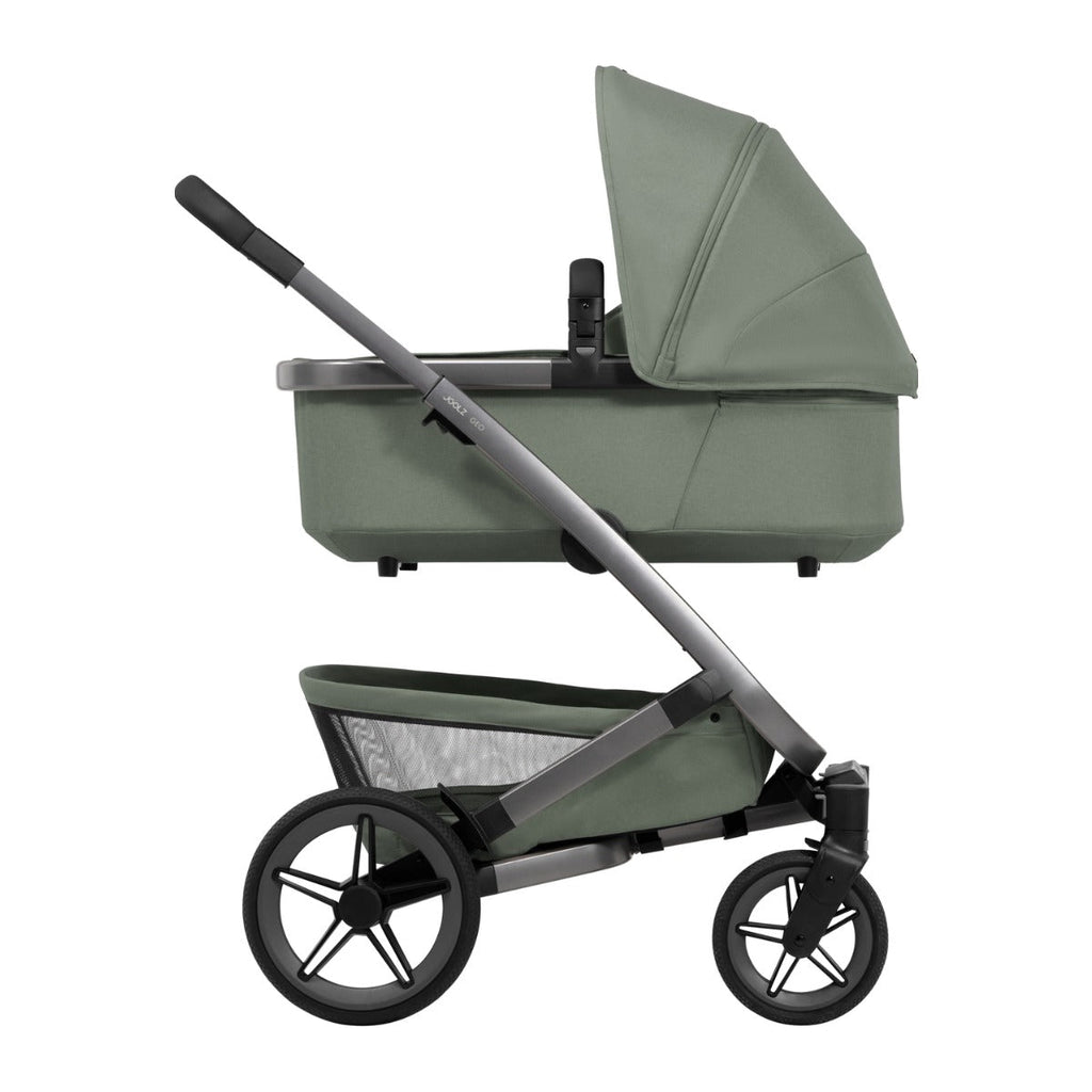 Joolz Kinderwagen Geo5 Complete Set Sage Green, reiswieg op het onderstel, ander aanzicht