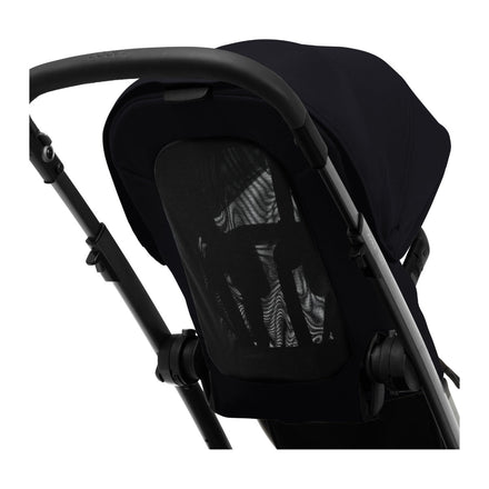 Joolz Kinderwagen Geo5 Complete Set Space Black, detail van het ventilatievenster in de zonnekap