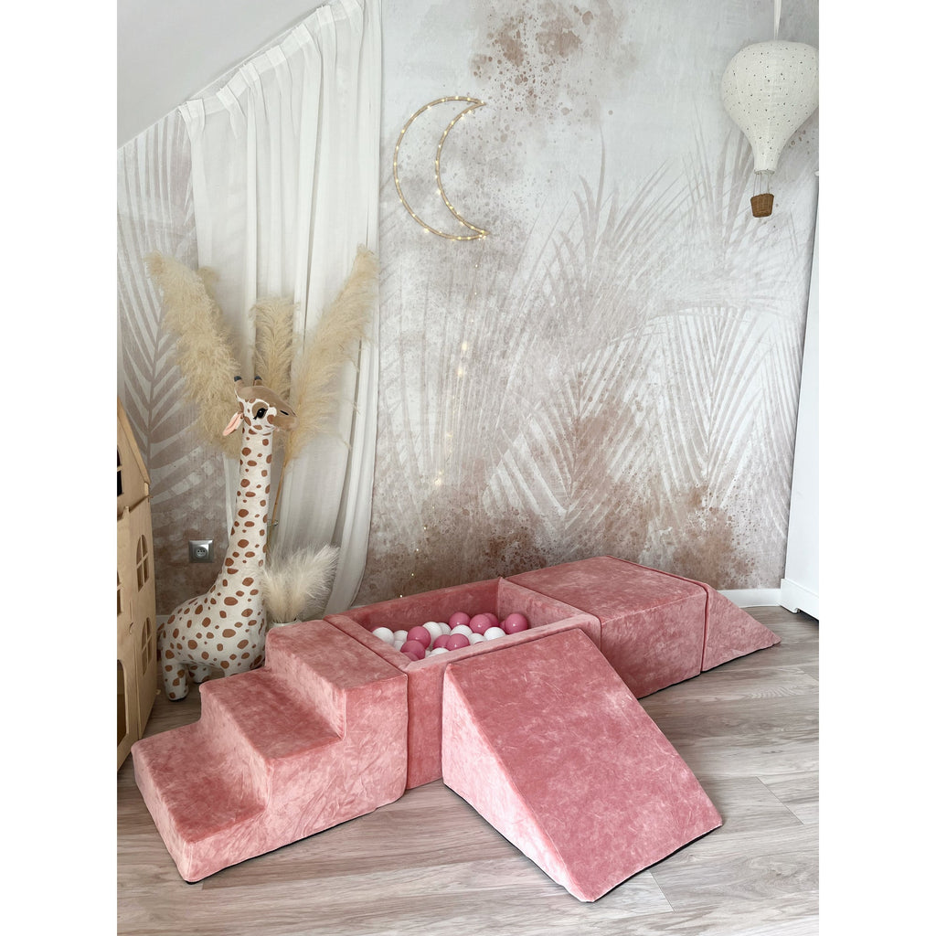 Moje ballenbad Soft Velvet raspberry pink met roze en witte ballen, sfeerbeeld