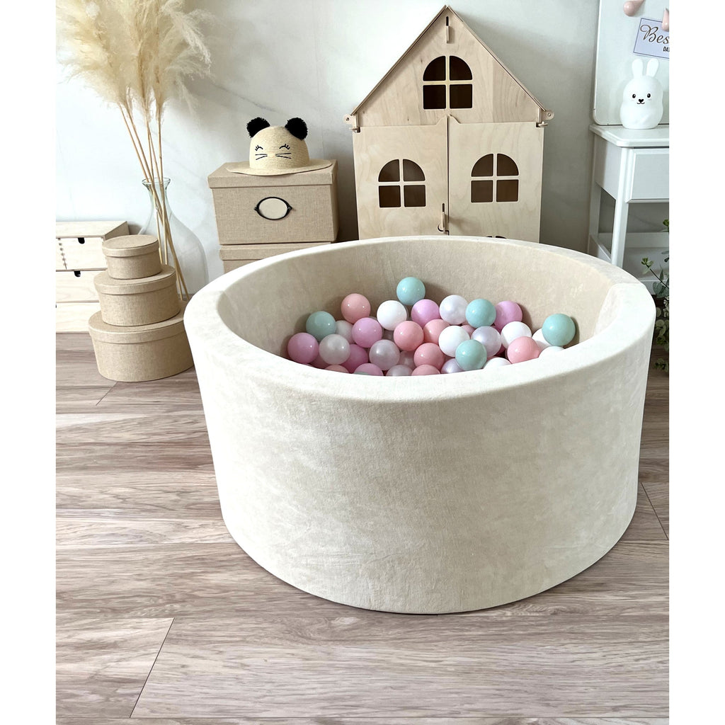 Moje ballenbad Soft Velvet ecru met witte, parelmoer, roze en mintgroene ballen