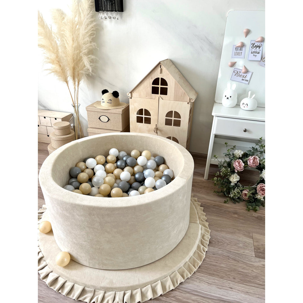 Moje ballenbad ecru met witte, parelmoer, grijze, zilveren en champagne ballen