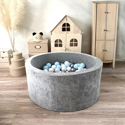 Moje ballenbad Soft Velvet grijs met witte, parelmoer, zilveren en babyblauwe ballen