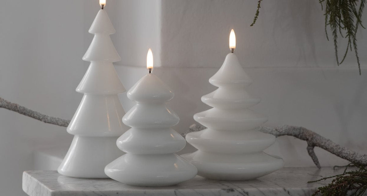 Uyuni LED kaars kerstboom slank model Nordic White op witte achtergrond