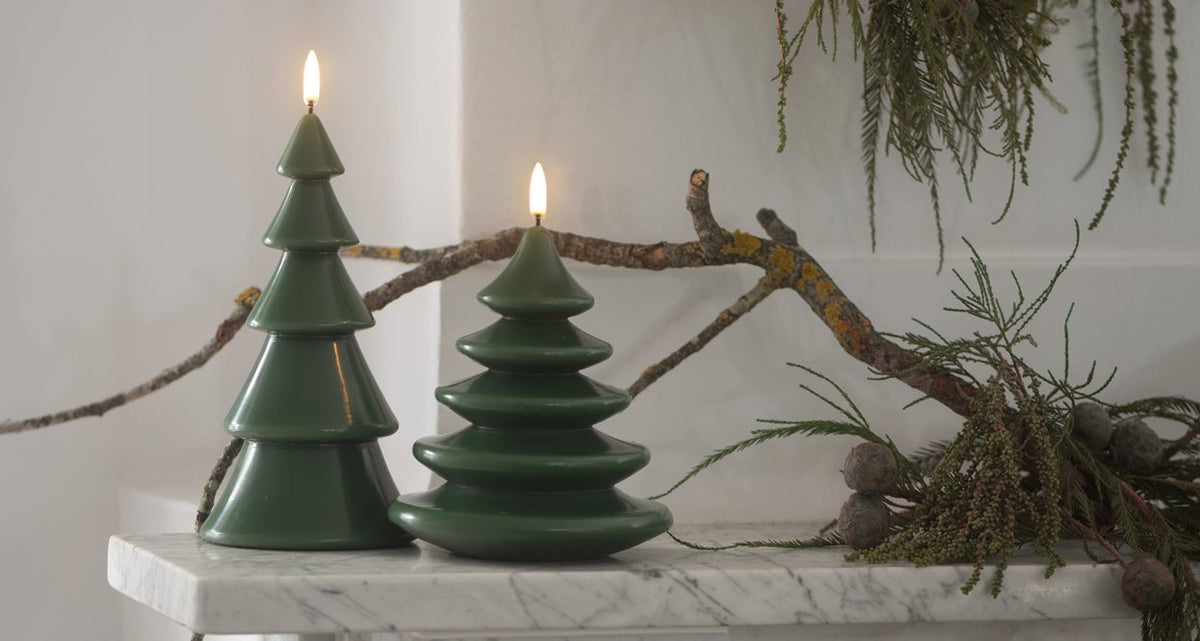 Uyuni LED kaars kerstboom slank model Olive Green op witte achtergrond