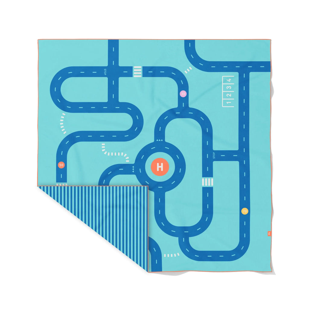 Quut Play Towel Strandhanddoek Extra Large | On The Road Blauw 180x180 cm