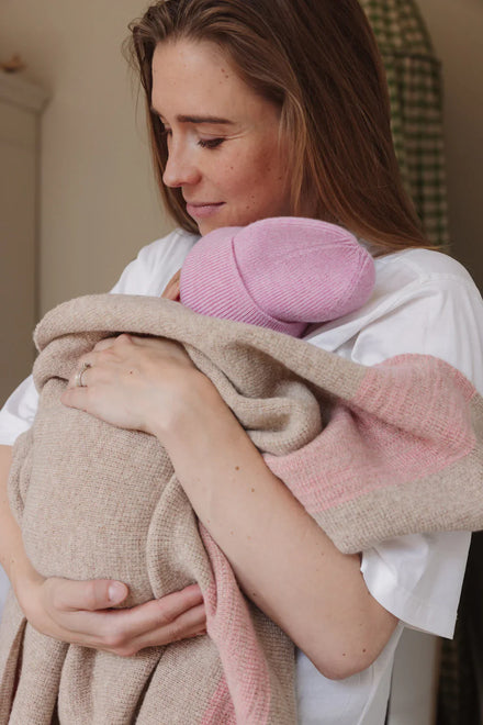 Hvid Newborn Beanie Fonzie | Cotton Candy